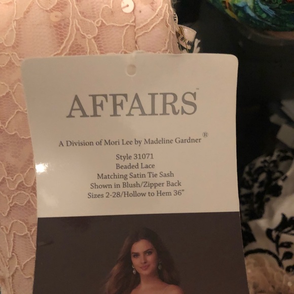 Dress - Picture 6 of 7